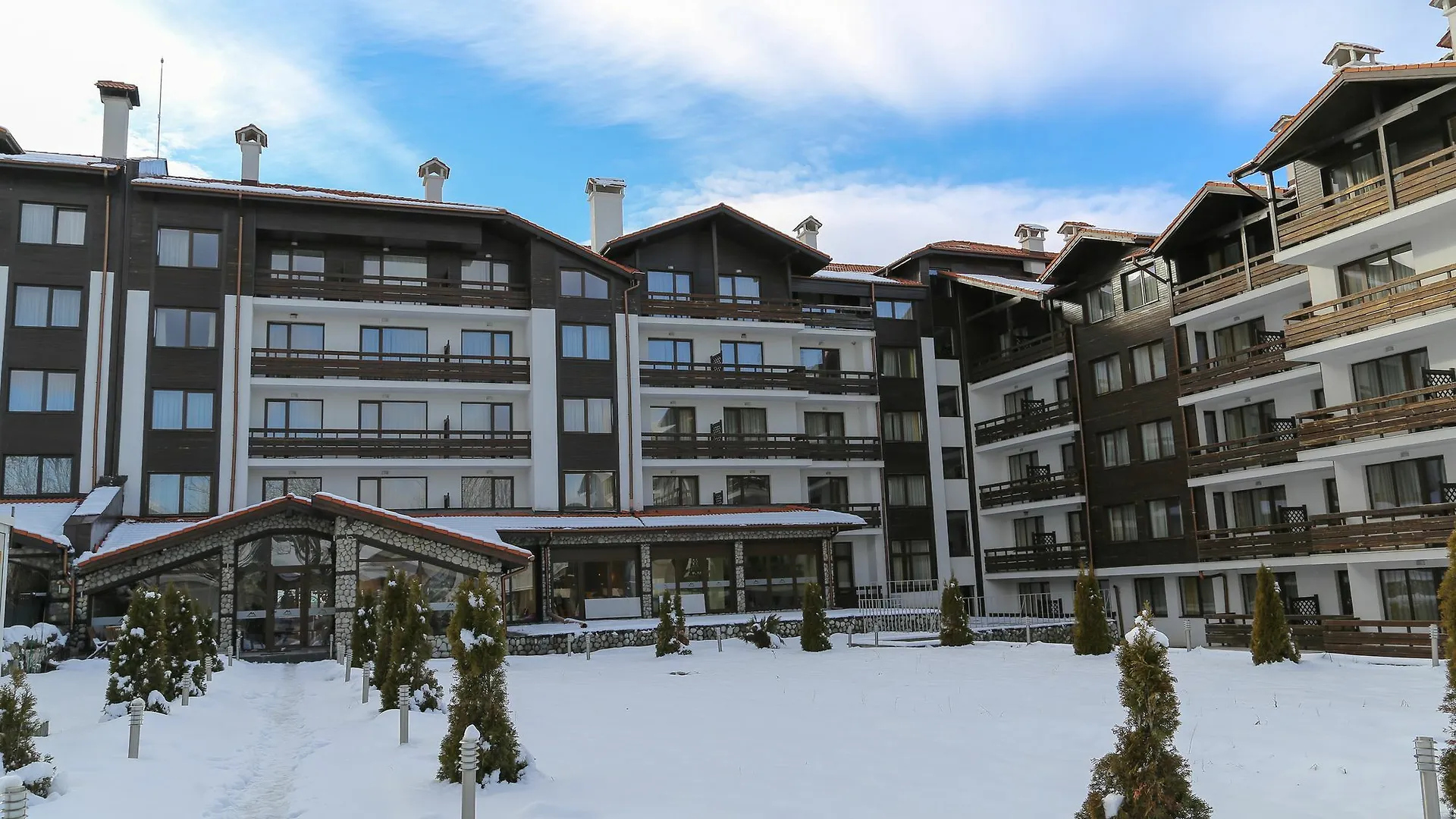Mountain Paradise By The Walnut Trees Hotel Bansko 4*,